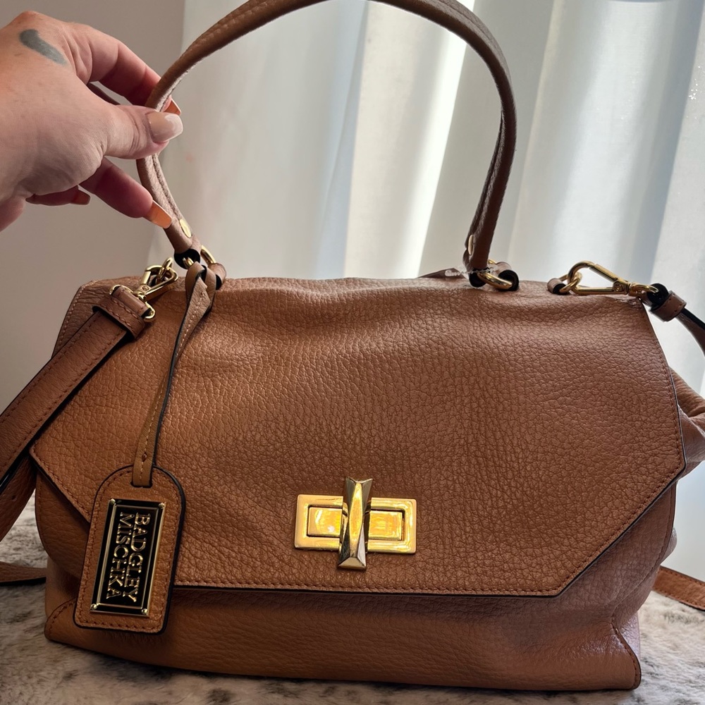 Badgley Mischka Tan handbag, shoulder bag classic purse genuine leather